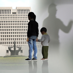 [사설]잔인한 아동학대 범죄,  법이 너무 약하다