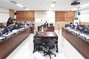 이재명표 '농민기본소득' 예산안…도의회 심의 통과 난항