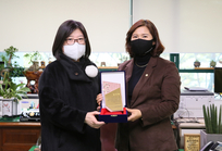 이금재 의원(오른쪽)