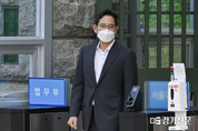 가석방 출소 이재용 “국민께 정말 죄송… 열심히 하겠다”