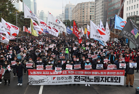 민주노총 “화물연대 파업 지지…정부, 업무개시명령 철회하라”