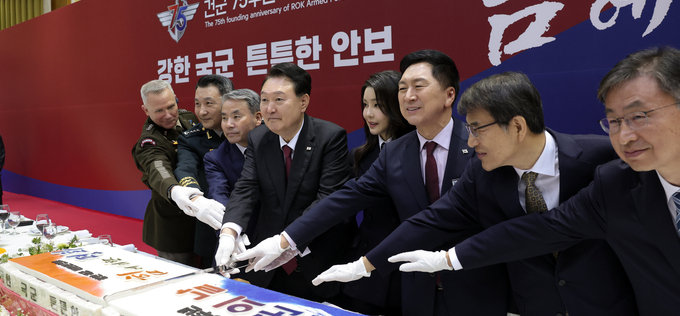 ‘국군의날’ 엇갈린 메시지...與 ‘평화는 힘’ VS 野 ‘軍뿌리 훼손’