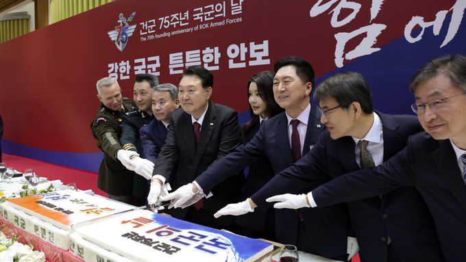 ‘국군의날’ 엇갈린 메시지...與 ‘평화는 힘’ VS 野 ‘軍뿌리 훼손’