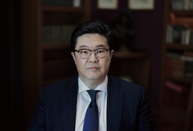 '수익만 빼먹고 책임은 회피'…김병주 MBK 회장, 홈플러스·고려아연 뒤흔든 사모펀드의 민낯