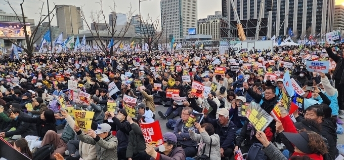탄핵 선고 '목전' 서울 도심 가득 채운 "尹 탄핵"…경기 민심도 폭발