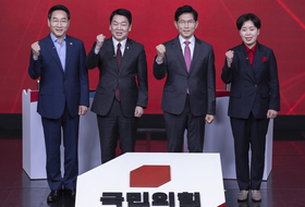 국민의힘 1차 경선 A조 토론회...안철수 ‘창’ 김문수 ‘방패’ 대결