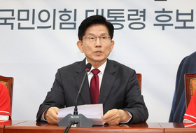 김문수, 윤 전 대통령 탈당 문제 “윤 전 대통령이 판단해야”