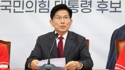 김문수, 윤 전 대통령 탈당 문제 “윤 전 대통령이 판단해야”