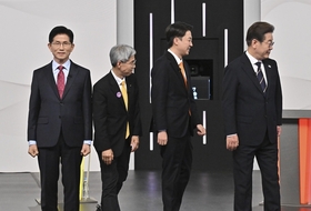 [대선토론] 대선후보들, 첫 주제부터 ‘중구난방’ 공세 과열