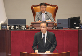 국회 예결특위, 추경안 종합정책질의 오전 파행...오후 정상화