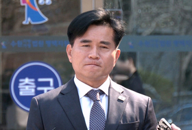 경기신문 기자 머리 가격한 이병진 의원 측근…입틀막 ‘공적 공간의 폭력’