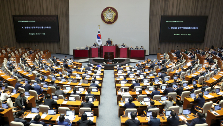 여야, 방송3법 등 쟁점법안 대립...필리버스터 충돌