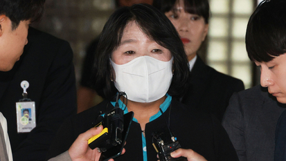 ‘윤미향, 광복절 사면 대상’ 놓고 여야 경기 의원 대립