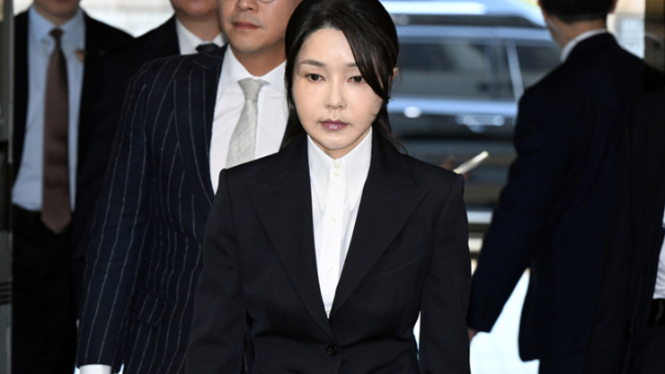 전직 대통령 부부 동시 구속되나…김건희 구속 전 피의자 심문 출석