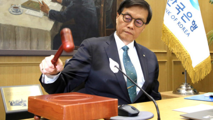 한은, 기준금리 2.50 동결…“집값·가계부채 추세 더 지켜본다”