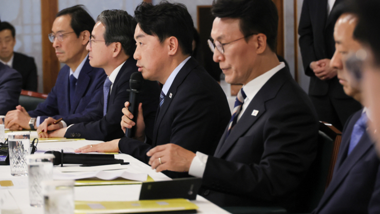 대통령실 “美 구금 한국인 근로자 석방 교섭 마무리…전세기 출발 예정”