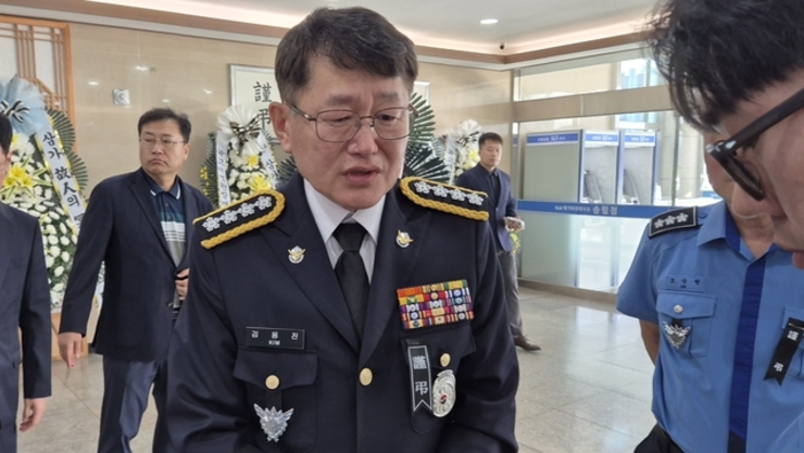 “니가 왜 여기에 있어”… 울음바다 변한 고 이재석(34) 경장 빈소
