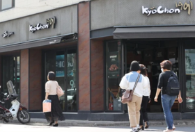 교촌치킨, 공급난·가격 논란에 사면초가…“신뢰 붕괴 자초”