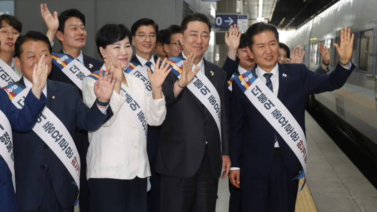 오늘만큼은 정치권도 추석맞이 한마음 한뜻···추석 민심 챙기기