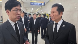정청래 민주당 대표, 전산망 담당 공무원 빈소 찾아