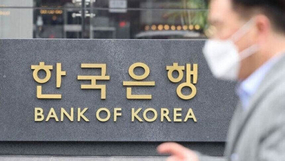 한은, 이번주 금통위서 또 ‘동결’ 유력…“부동산·환율 불안에 인하 부담”