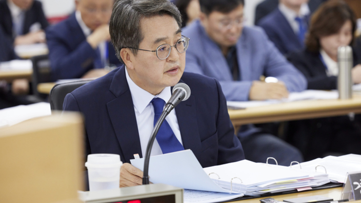 [경기도 국감] 건강한 지적은 인정·정쟁 야기는 반박…위기대응 돋보인 김동연
