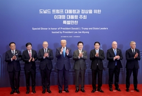 트럼프 “韓, 핵 추진 잠수함 건조 승인”...여야 모두 환영