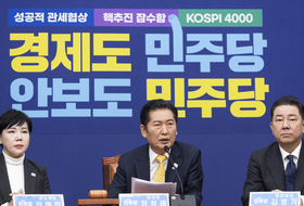 與 “현직 대통령 ‘재판중지법’ 추진 않기로…미루는 게 아니라 안 하는 것”