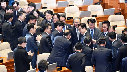 李 대통령 시정연설 여야 반응 대조...與 극찬 野 보이콧