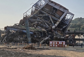 울산화력 60m 보일러 타워 붕괴…노후·부실 겹친 ‘人災’