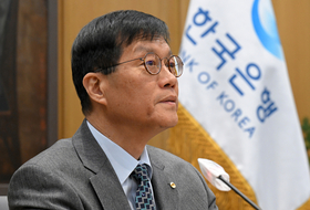 기준금리 2.5 또 동결…환율·부동산 불안 속 ‘인하 멈춤’ 기조 유지