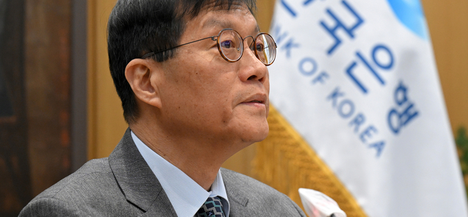 기준금리 2.5 또 동결…환율·부동산 불안 속 ‘인하 멈춤’ 기조 유지