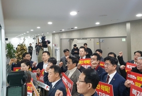 김동연에 압박 수위 높이는 도의회 국힘…“도지사실 매일 찾아올 것”
