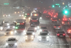 수도권 첫눈 폭설…5일 출근길 빙판 대란 우려