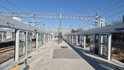 기껏 설치했는데 제대로 작동 안하는 인천역 스크린도어… 되레 이용객 안전 위협