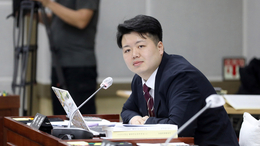 [수원시의회 인사이드] 배지환 수원시의원 "아이들과 청년이 안전하게 정착하고 성장하는 수원 만들 것"