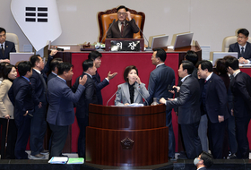 여야, 정기국회 마지막 본회의 충돌...국힘 필리버스터, 우 의장 강제 중단