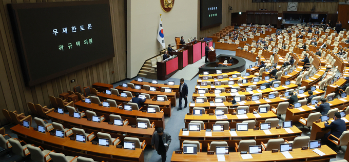 여야, 12월 임시국회 첫 본회의 ‘필버’ 대치