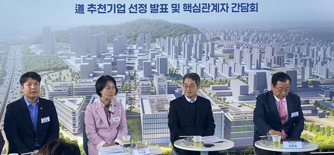 미리보는 경기도지사 정책 대결…김동연 “AI클러스터 완수” 추미애 “AI 일자리 창출”