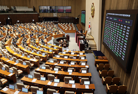 내란전담재판부 설치법, 與 주도 본회의 통과…국힘 불참