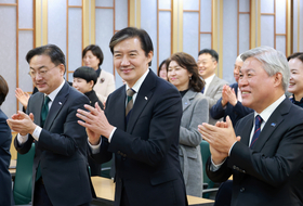 조국, 與 공천헌금 의혹 “지방자치 취지 더럽히는 짓…DJ가 곡할 일”