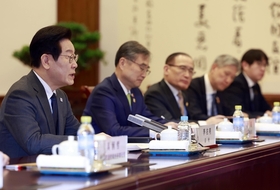 李 대통령, 中 리창 총리 접견...자오러지 전인대 상무위원장도 만나