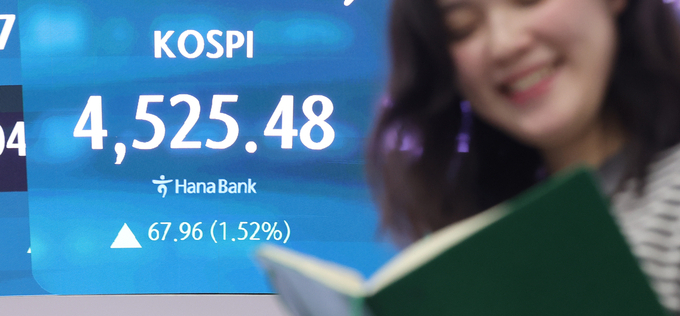 코스피, 연일 불장에 사상 첫 4500선 돌파... 세계 주식시장도 '활활'