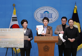 국힘 “무안공항 참사 콘크리트 둔덕 책임자 수사해야…미진하면 특검”