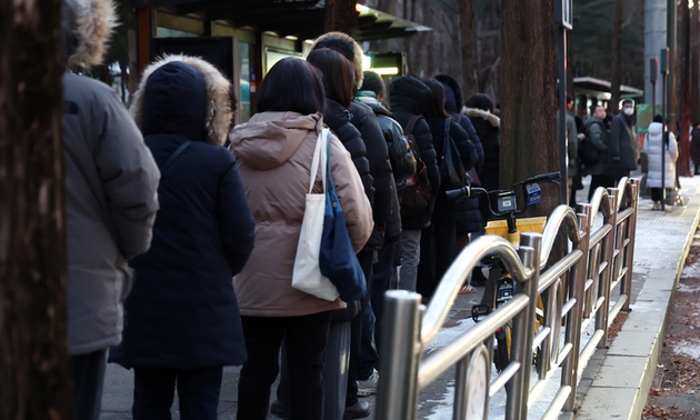 [출근길 전쟁上] 서울 못 들어가는 광역버스…화성 출근길은 오늘도 ‘만석’