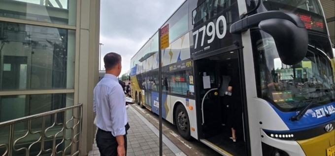 [출근길 전쟁下] 화성특례시 광역버스 ‘정류장 잔혹사’, 2층 전기버스 확대 해법으로 주목