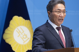 이학재 인천공항 사장 “靑 ‘불법 인사 개입’ 도 넘어... 차라리 나를 해임하라”