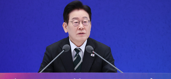 李 대통령, 용인 반도체 클러스터 “정부 방침 뒤집는 것 쉽지 않다...정치적 결정할 일 아냐”