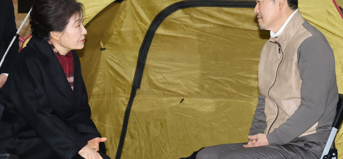 장동혁 “좀 더 길고 큰 싸움 위해 단식 중단”…단식 8일째 병원 이송