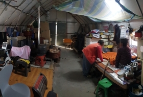 겨울이 위태롭다…울타리 밖 비밀하우스촌 사람들